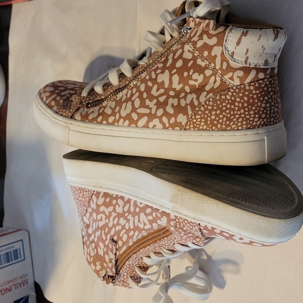 Universal Thread Women's Sneakers - image 2